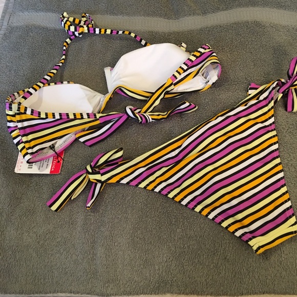 Relleciga • Striped Bikini - Picture 3 of 6